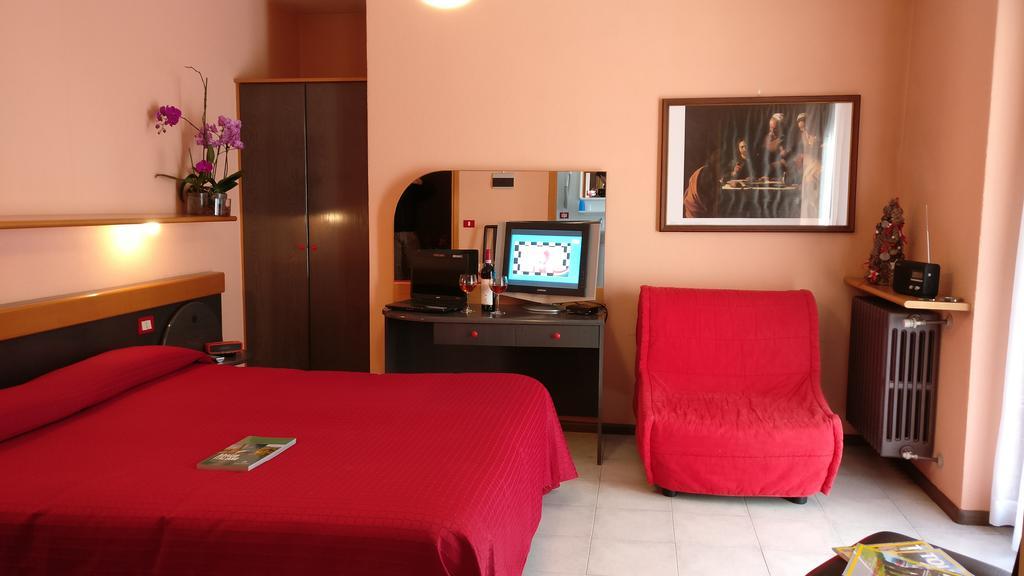 Hotel La Lanterna Chiesa in Valmalenco Exteriör bild
